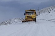 بارش برف تردد در جاده های روستایی خراسان رضوی را دشوار کرده است