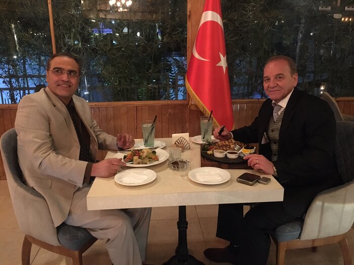 محمود ساعتی و بهزاد خداویسی بازیگران سریال تمامرُخ به کارگردانی محمود معظمی