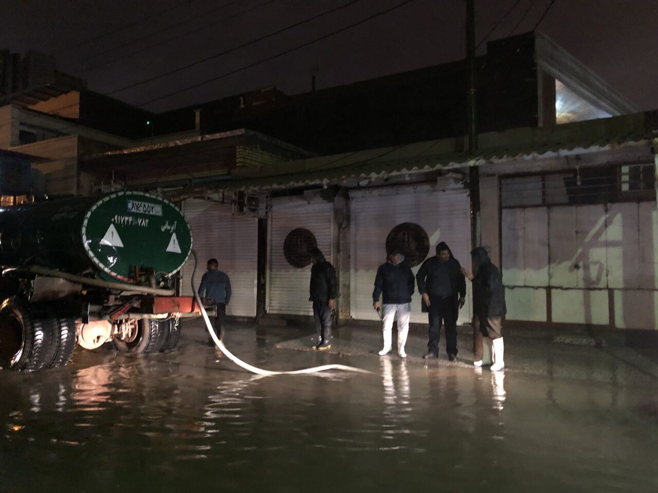 بارندگی باعث آبگرفتگی معابر در مناطقی از آبادان شد