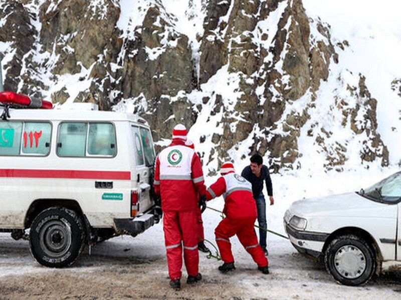 امدادرسانی هلال‌احمر خراسان رضوی به حدود ۱۰ هزار مسافر گرفتار در برف 