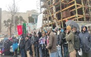ایرانی طلباء اور عوام نے فرانسیسی سفارتخانے کے سامنے احتجاجی مظاہرہ کیا