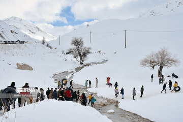 People in western Iran enjoy snowfall