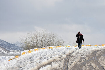 People in western Iran enjoy snowfall