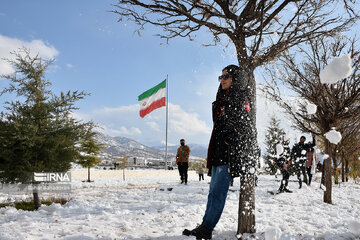 People in western Iran enjoy snowfall