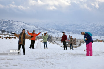 People in western Iran enjoy snowfall