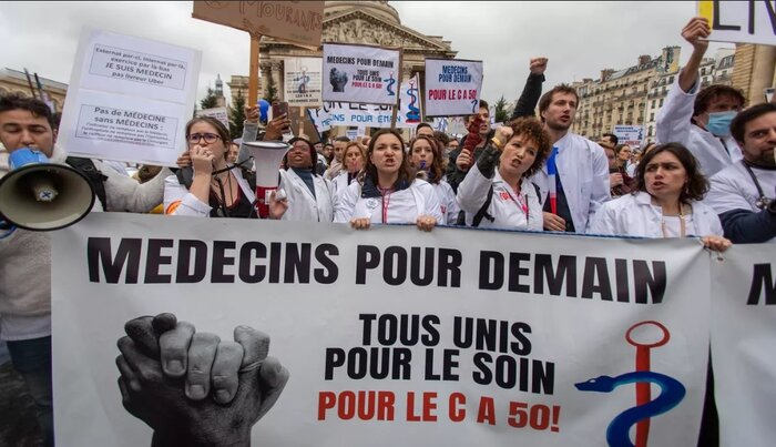خشم پزشکان فرانسه؛ نظام سلامت دولت مکرون در آستانه فروپاشی
