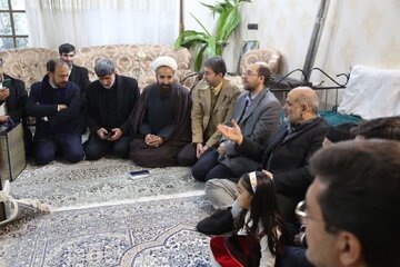 وزیر کشور به دیدار چند خانواده شهید در یزد رفت