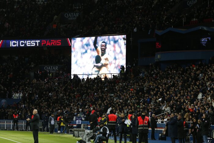 پیروزی آسان صدرنشین/ مسی با گل به پاریس برگشت