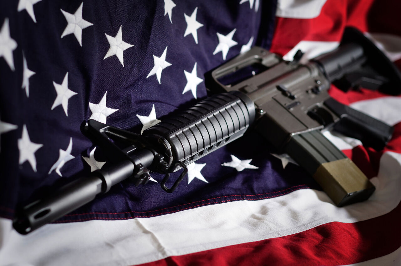 مجری آمریکایی اجرای الگوی انگلیس در کنترل اسلحه را در کشورش خواستار شد