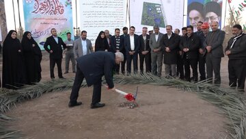 ساخت بوستان بزرگ بانوان با حضور وزیر ورزش در بافق یزد آغاز شد