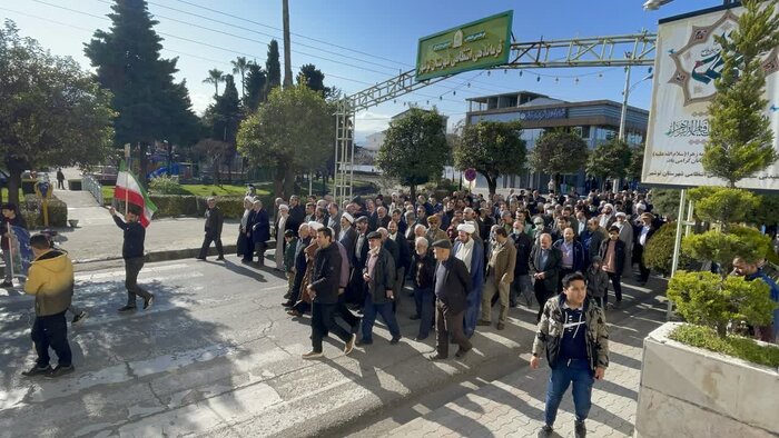 راهپیمایان غرب مازندران در حمایت از رهبر معظم انقلاب: تا پای جان ایستاده‌ایم