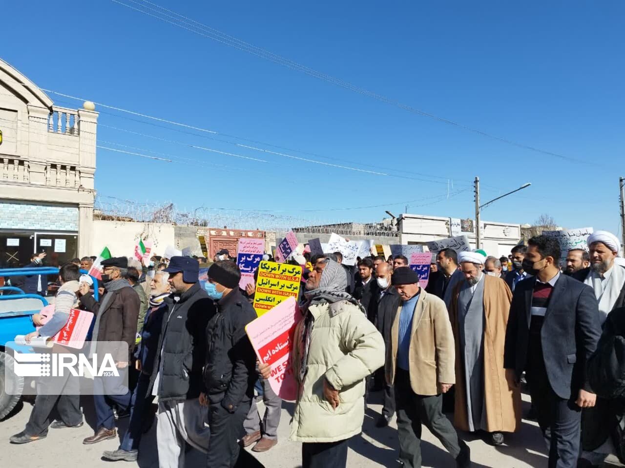 فیلم|نمازگزاران زاهدانی توهین به جایگاه نبوت و ولایت را محکوم کردند