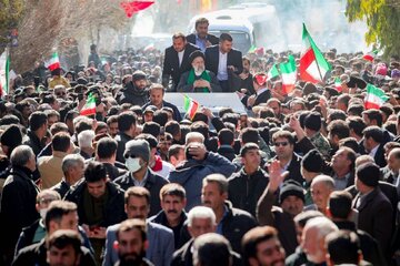 یزدی‌ها با استقبال گرم از رییس جمهور پیوند مردم با نظام را نشان دادند