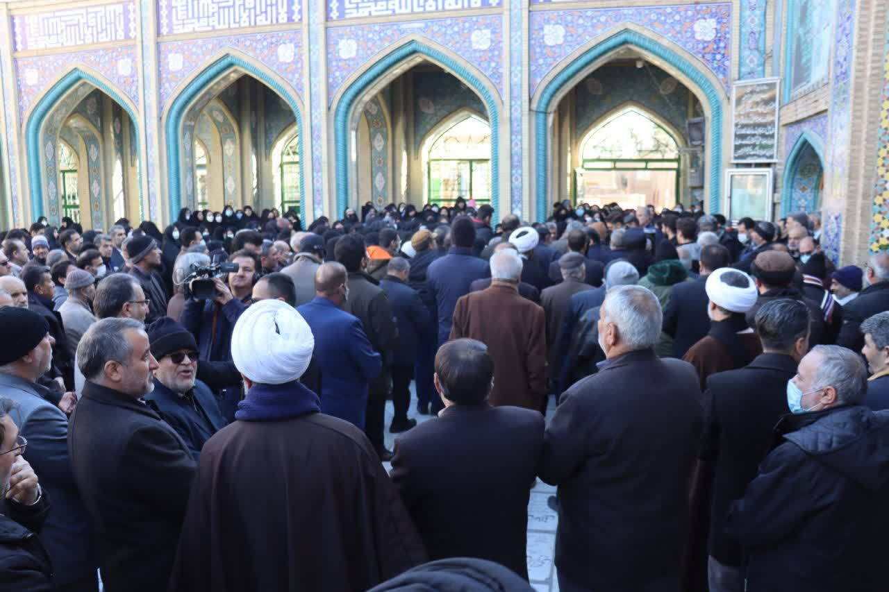 پیکر مادر شهیدان قدس در گلزار شهدای امامزاده یحیی(ع) شهر سمنان خاکسپاری شد