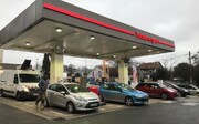 هجوم فرانسویان به پمپ بنزین‌ها