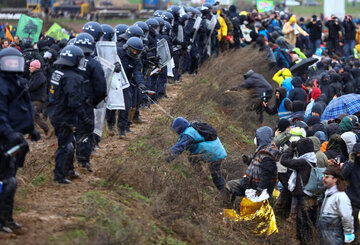 هزاران فعال محیط زیست علیه دولت آلمان تظاهرات کردند