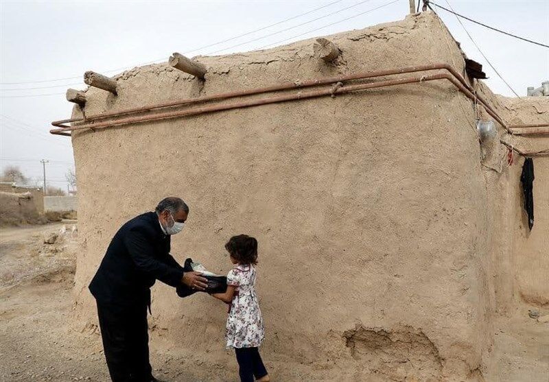 ۱۸۵ دست لباس گرم در مناطق کم‌برخوردار اردبیل توزیع شد