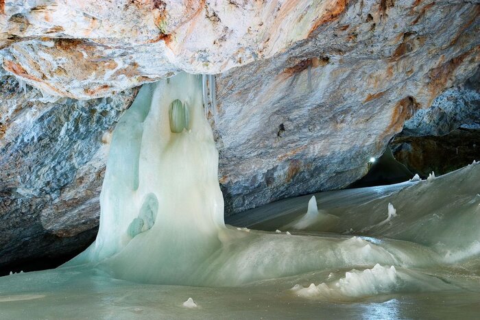 زیبایی غارهای یخی اروپا در قاب تصویر