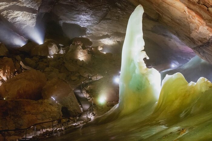 زیبایی غارهای یخی اروپا در قاب تصویر