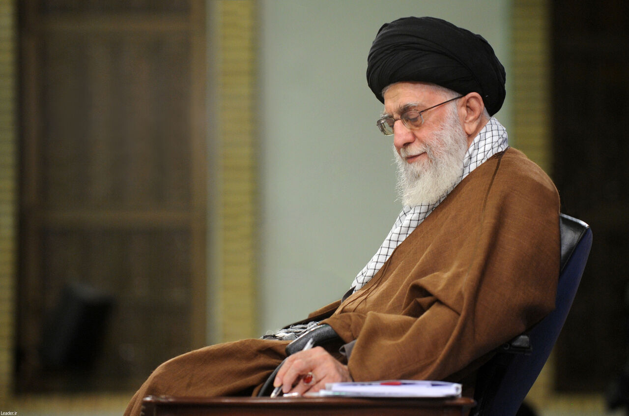 قائد الثورة الاسلامية يعزي بوفاة عقيلة السيد محمد باقر الحكيم قائد الثورة الاسلامية يعزي بوفاة عقيلة السيد محمد باقر الحكيم