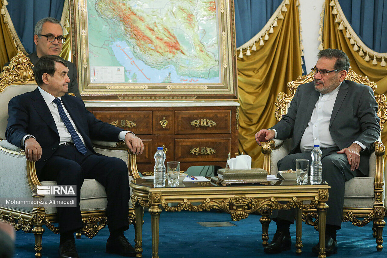 شمخاني: التعاون الاقتصادي بين إيران وروسيا یأتي في اطار الاتفاقیات الاستراتيجية شمخاني: التعاون الاقتصادي بين إيران وروسيا یأتي في اطار الاتفاقیات الاستراتيجية