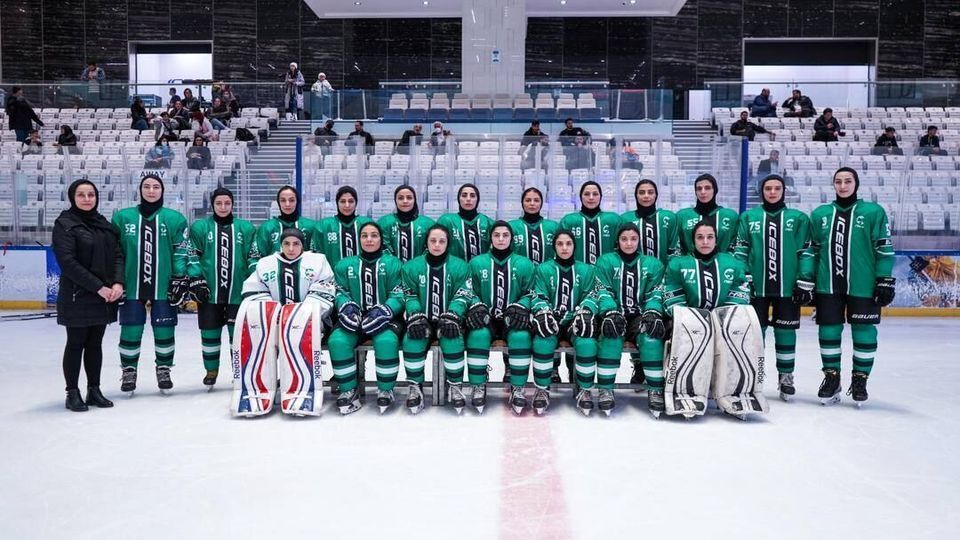 Die iranische Eishockeymannschaft von Frauen wird Vizemeister 