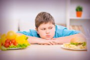سوء تغذیه از عوارض چاقی در کودکان و نوجوانان است