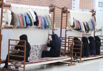 فرش دستباف ایرانی دومین کالای تحریمی آمریکا بعد از نفت است