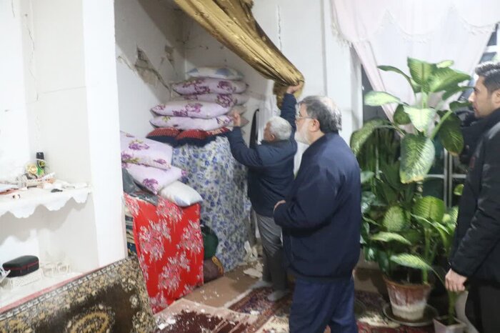 استاندار آذربایجان غربی: در سرما ماندن حتی یک خانواده زلزله زده قابل قبول‌ نیست