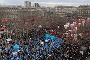 آزمون بزرگ برای مکرون / راهپیمایی میلیونی همزمان با اعتصاب سراسری در فرانسه