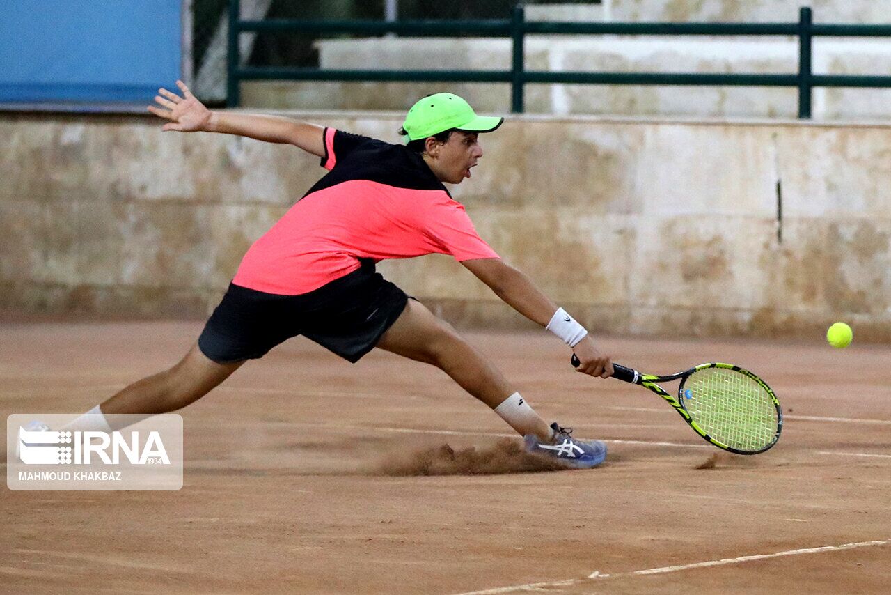 120 Iranian, foreign tennis players to compete in Kish Island tomorrow 
