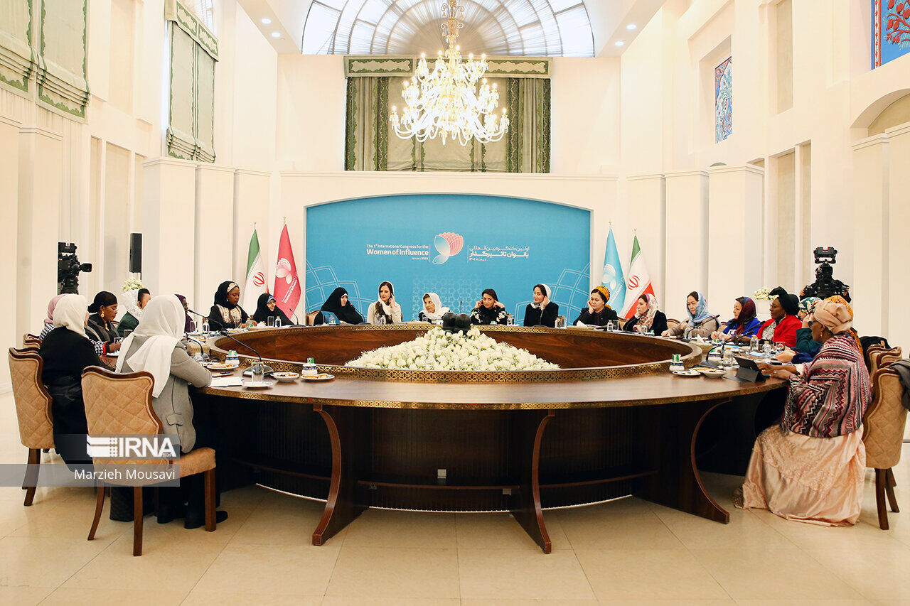 Gründung der „Internationalen Vereinigung einflussreicher Frauen“ mit dem Iran als Mittelpunkt