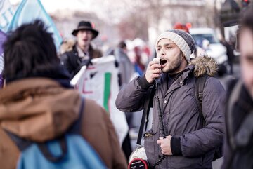 Réforme des retraites : une marche massive de la Jeunesse contre le régime français