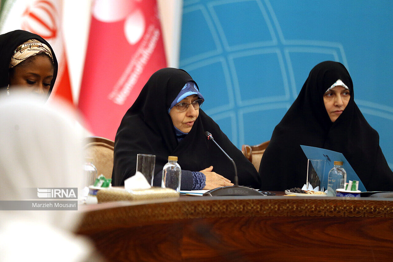 خزعلي: فتيات ايران يتالقن في مختلف الساحات مع الحفاظ على قيمهن وهويتهن الوطنية والاسلامية