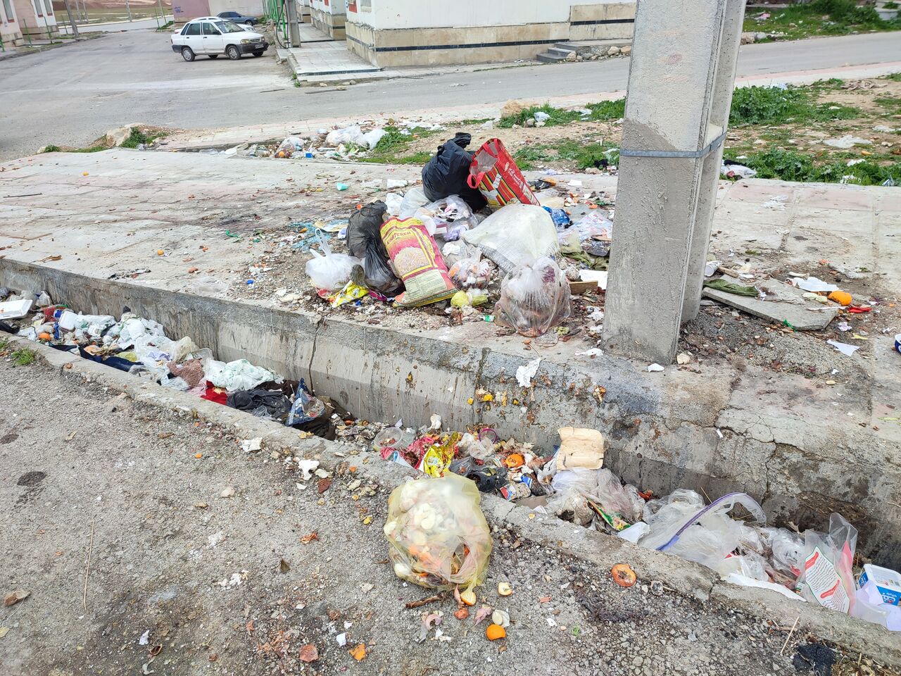 فیلم | انباشت زباله در مسکن مهر کهگیلویه