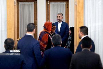 Iran FM receives attendees of Congress for Women of Influence