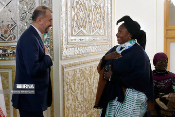 Iran FM receives attendees of Congress for Women of Influence