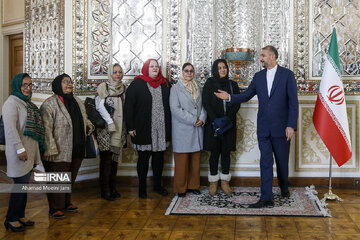 Iran FM receives attendees of Congress for Women of Influence