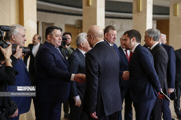 Rencontre entre le président du Parlement iranien et le président de la Douma d'Etat à Téhéran 