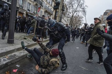 روح خشونت در کالبد پلیس فرانسه + فیلم و عکس