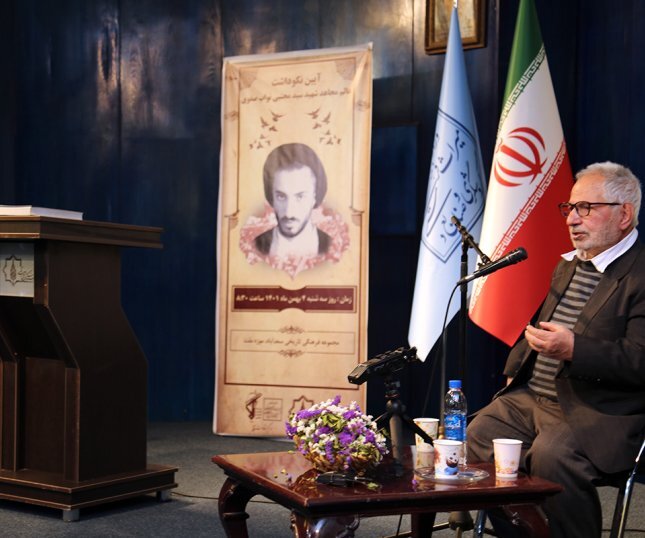 نواب صفوی صراحتاً به شاه گفت حکومت باید اسلامی شود