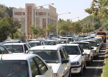ترافیک در محور آزاد راه قزوین - رشت نیمه سنگین است