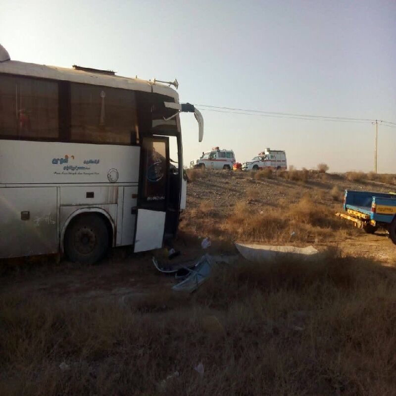 انحراف به چپ اتوبوس مسافربری در نیشابور ۲ مصدوم برجای گذاشت