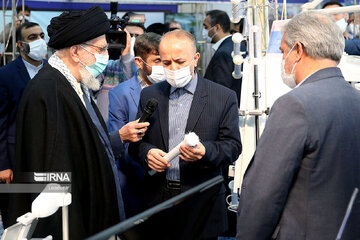 Visite de 3 heures de l'Ayatollah Khamenei à l'exposition des capacités de production nationales