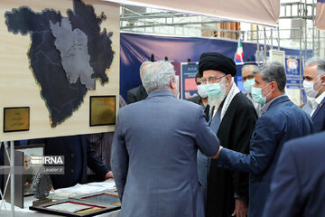 Visite de 3 heures de l'Ayatollah Khamenei à l'exposition des capacités de production nationales