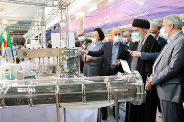 Visite de 3 heures de l'Ayatollah Khamenei à l'exposition des capacités de production nationales