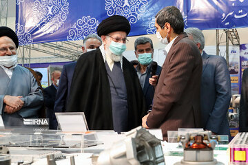 Visite de 3 heures de l'Ayatollah Khamenei à l'exposition des capacités de production nationales