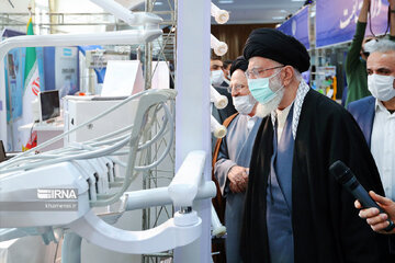 Visite de 3 heures de l'Ayatollah Khamenei à l'exposition des capacités de production nationales