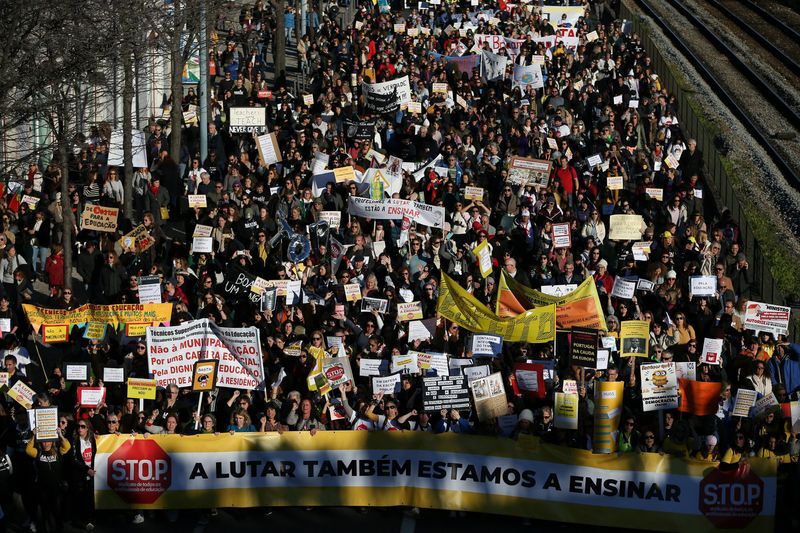اعتراض هزاران معلم در پرتغال به هزینه بالای زندگی و درآمد کم