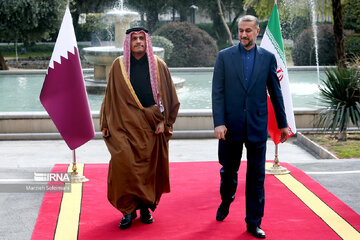 Iranian FM receives Qatari counterpart